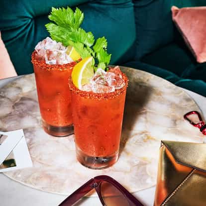 Absolut Bloody Mary Cocktail-Rezept gemischt mit Absolut Original Born to Mix oder Absolut Citron Vodka mit Zitronen-Geschmack | Absolut Vodka